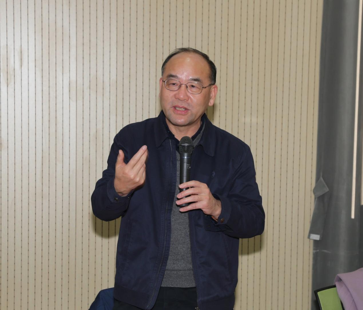 校长来茂德参加孟目的学院联系班级主题班会