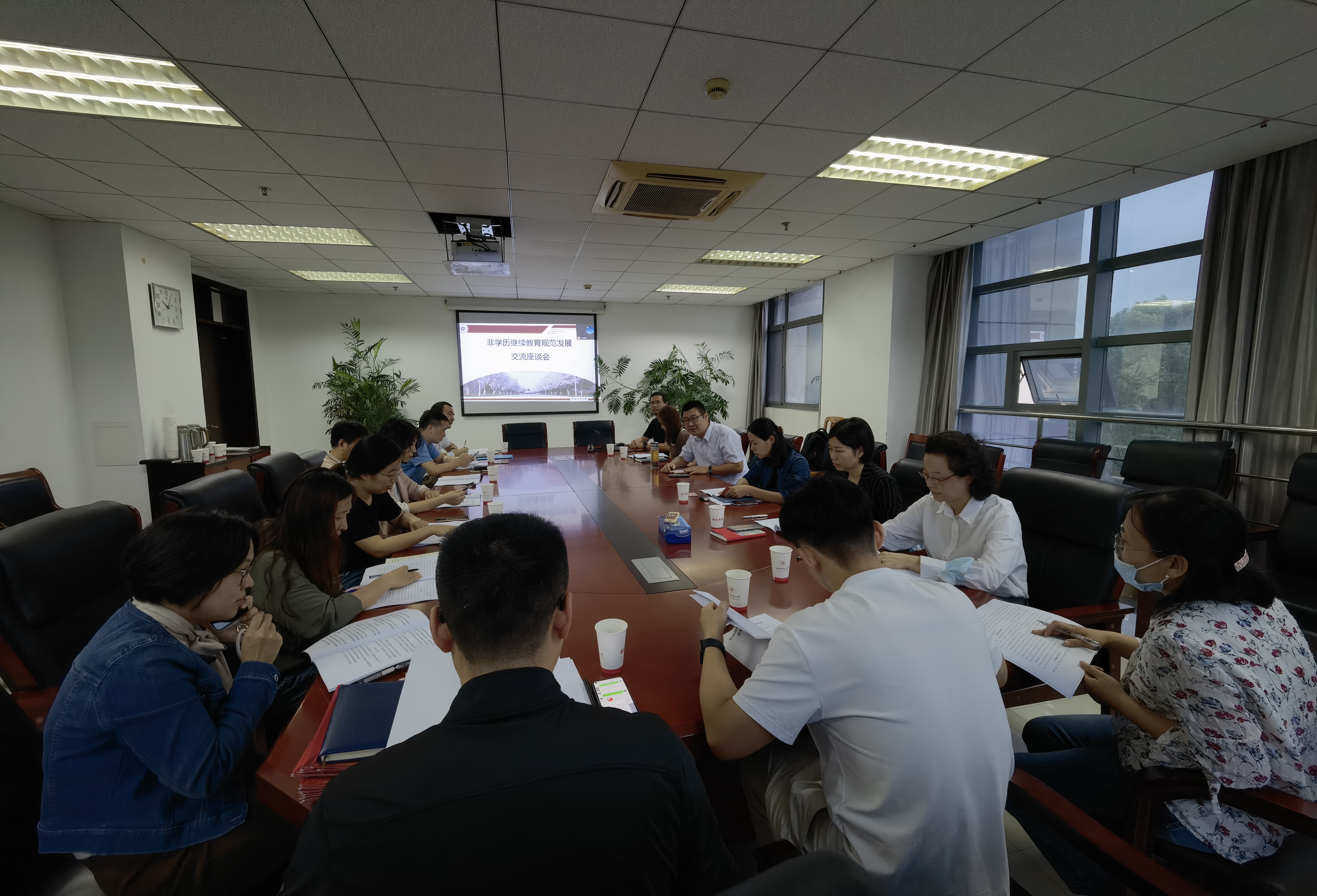 继续教育管理办公室召开非学历教育规范发展座谈会