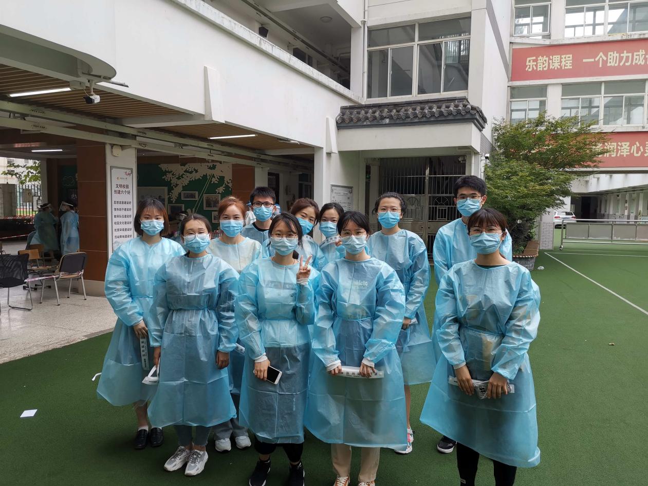 鼓楼区中央门街道观音里社区领导慰问我校防疫志愿者